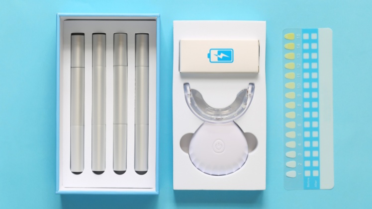 Un kit de blanchiment dentaire en vente libre