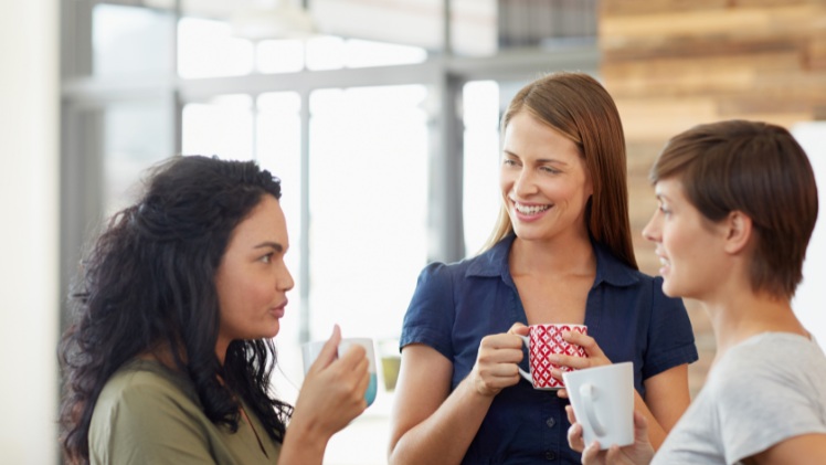 Des sourires sincères qui renforcent les relations interpersonnelles
