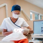 Dentier fixe sur 2 implants VS autres solutions - Clinique du Sourire Die